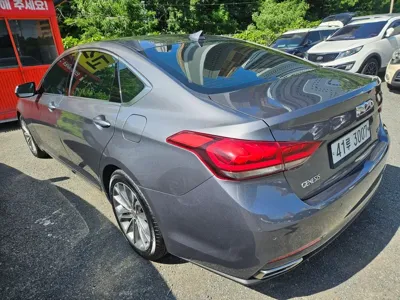Hyundai Genesis 2015, 135190 км, за 7020.73 USD