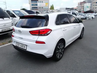 Hyundai i30 2018, 37197 км, за 9058.68 USD - фото 13