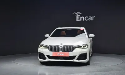 BMW 5-Series 2022, 36296 км, за 26622.49 USD