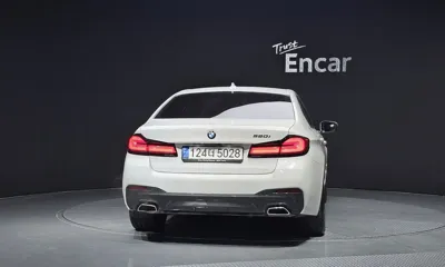 BMW 5-Series 2022, 36296 км, за 26622.49 USD