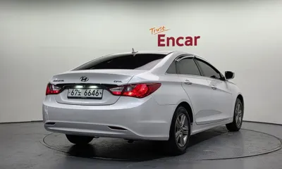 Hyundai Sonata 2013, 105213 км, за 4558.97 USD