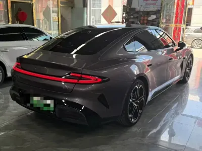 Xiaomi SU7 2024, 22000 км, за 27446 USD