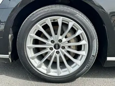 Audi A8 2021, 120000 км, за 47337.67 USD