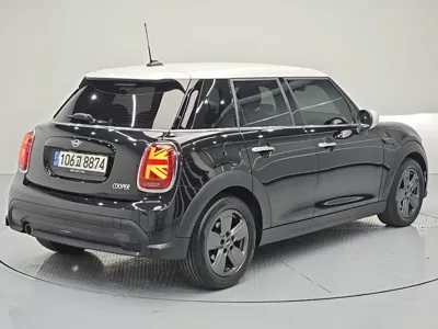 MINI Cooper 2023, 32660 км, за 16604.8 USD