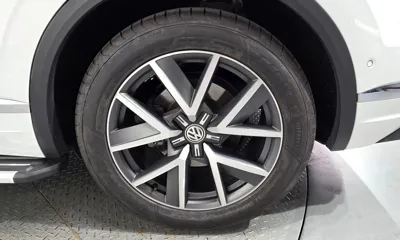 Volkswagen Touareg 2020, 96940 км, за 26191.41 USD - фото 21