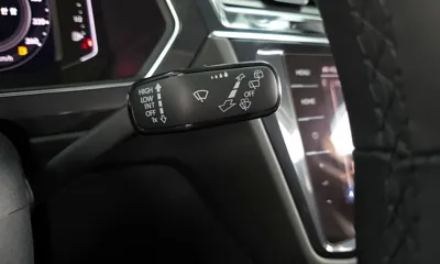 Volkswagen Tiguan 2023, 38936 км, за 18970.72 USD - фото 27
