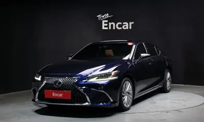 Lexus ES · 2021 год