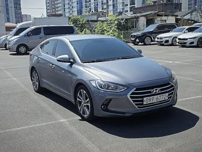 Hyundai Avante 2018, 130609 км, за 5222.11 USD