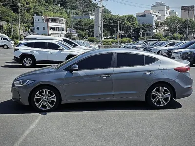 Hyundai Avante 2018, 130609 км, за 5222.11 USD