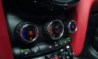 MINI Cooper Convertible 2019, 53308 км, за 15302.46 USD - фото 18