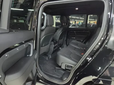 Land Rover Defender 2025, 3498 км, за 71985.77 USD - фото 8