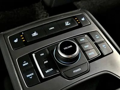 Hyundai Genesis 2015, 125978 км, за 5135.54 USD - фото 16