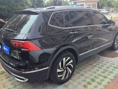Volkswagen Tiguan L 2022, 67000 км, за 14452.56 USD