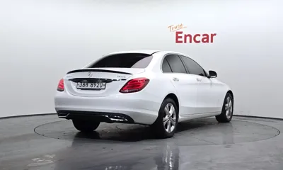 Mercedes-Benz C-Class 2018, 43714 км, за 16690.92 USD