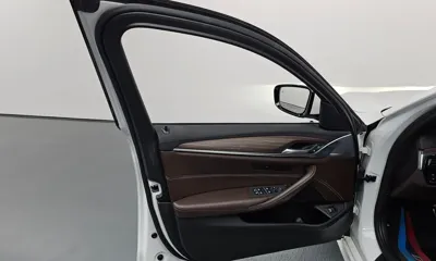 BMW 5-Series 2018, 127198 км, за 15960.92 USD - фото 24