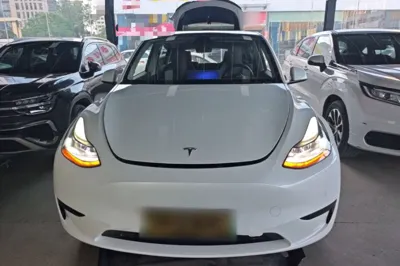 Tesla Model Y 2022, 29800 км, за 27872 USD