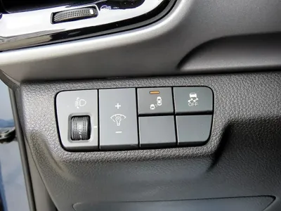 Kia Stonic 2019, 70072 км, за 8013.03 USD - фото 12