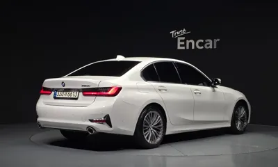 BMW 3-Series 2022, 66037 км, за 16738.87 USD