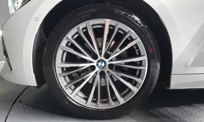 BMW 3-Series 2022, 66037 км, за 16738.87 USD