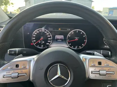 Mercedes-Benz E-Class 2019, 140000 км, за 26492.19 USD