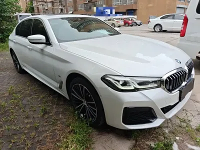 BMW 5 Series 2023, 52200 км, за 35019.92 USD