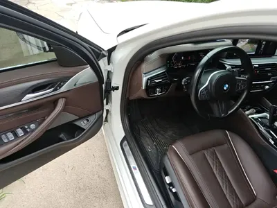 BMW 5 Series 2023, 52200 км, за 35019.92 USD - фото 16