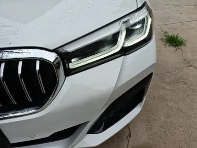 BMW 5 Series 2023, 52200 км, за 35019.92 USD - фото 24