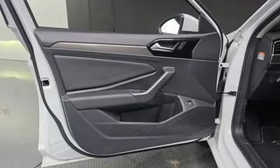 Volkswagen Jetta 2021, 68476 км, за 19841.29 USD - фото 24
