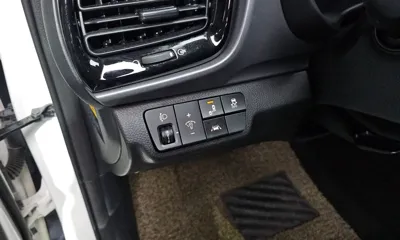 Kia Stonic 2019, 91432 км, за 8079.46 USD - фото 18