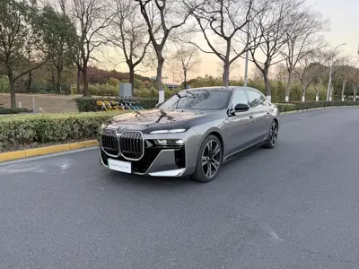 BMW i7 · 2024 год