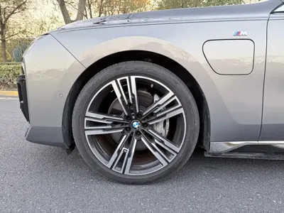 BMW i7 2024, 8000 км, за 98291.21 USD