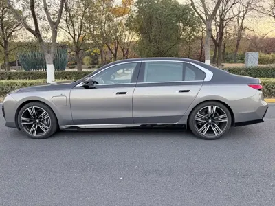 BMW i7 2024, 8000 км, за 98291.21 USD