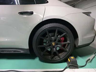 Porsche Taycan 2023, 23500 км, за 83911.45 USD - фото 6