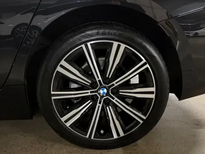 BMW 3-Series 2025, 8118 км, за 27361.58 USD