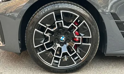 BMW i4 2025, 6866 км, за 43980.57 USD - фото 16
