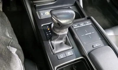 Lexus ES 2019, 61609 км, за 19500.28 USD - фото 9