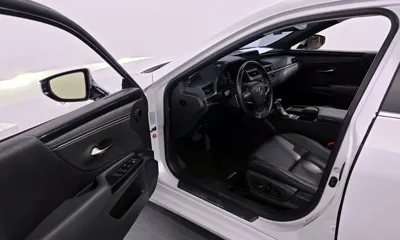 Lexus ES 2019, 61609 км, за 19500.28 USD - фото 10