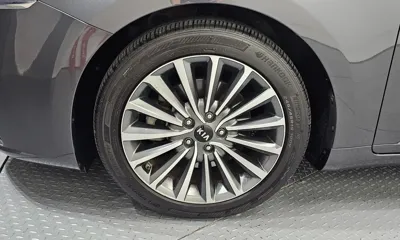 Kia K7 2016, 106643 км, за 7745.83 USD