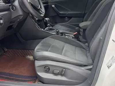 Volkswagen T-Roc 2022, 23000 км, за 25970.6 USD - фото 20