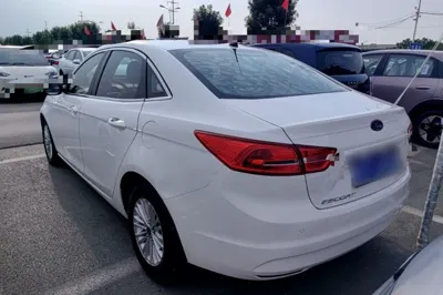 Ford Escort 2015, 81100 км, за 4359 USD