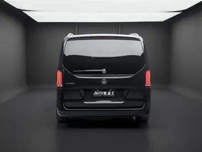 Mercedes-Benz V-Class 2024, 39000 км, за 39139.91 USD