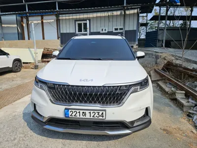 Kia Canival 2023, 101200 км, за 10869.14 USD
