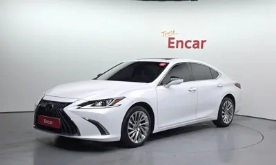 Lexus ES · 2023 год