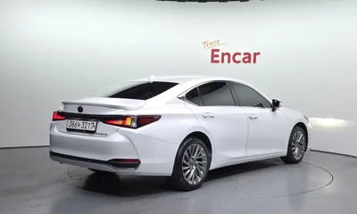 Lexus ES 2023, 57289 км, за 28940.37 USD