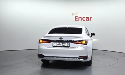 Lexus ES 2023, 57289 км, за 28940.37 USD