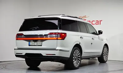 Lincoln Navigator 2021, 83036 км, за 29903.13 USD - фото 2
