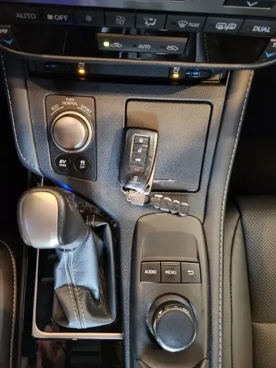 Lexus ES 2017, 51811 км, за 15960.92 USD - фото 10