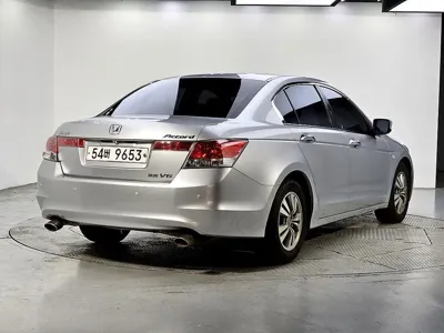 Honda Accord 2010, 117700 км, за 2143.32 USD