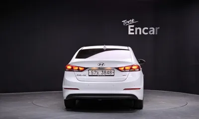 Hyundai Avante 2017, 54576 км, за 8255.86 USD