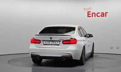 BMW 3-Series 2018, 35619 км, за 17781.61 USD